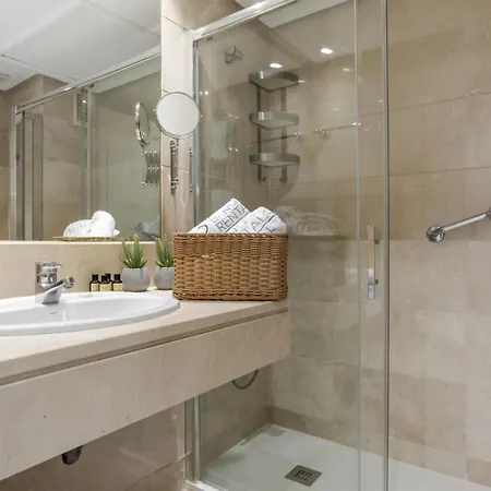 Marina Banus 4 7 L شقة *